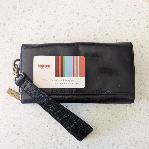 Black Leather HOBO Wallet Wristlette - Picture 1 of 11